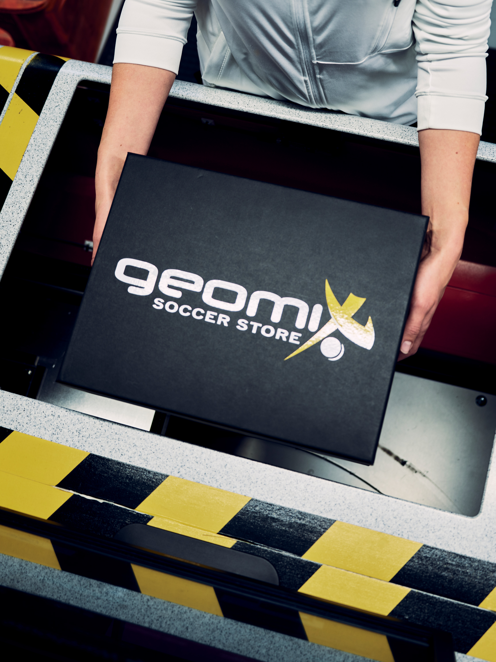 Highly dynamic AutoStore® warehouse for Geomix Soccer online store in