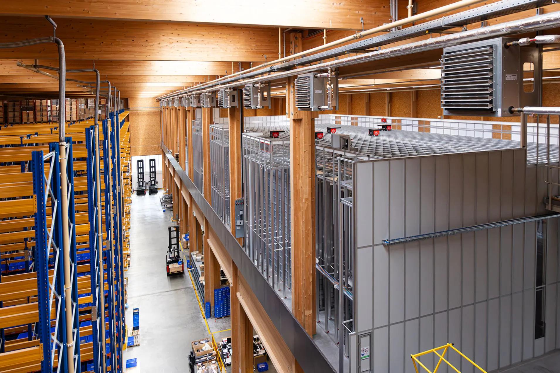 cargo-partner teilautomatisiertes Lager mit AutoStore