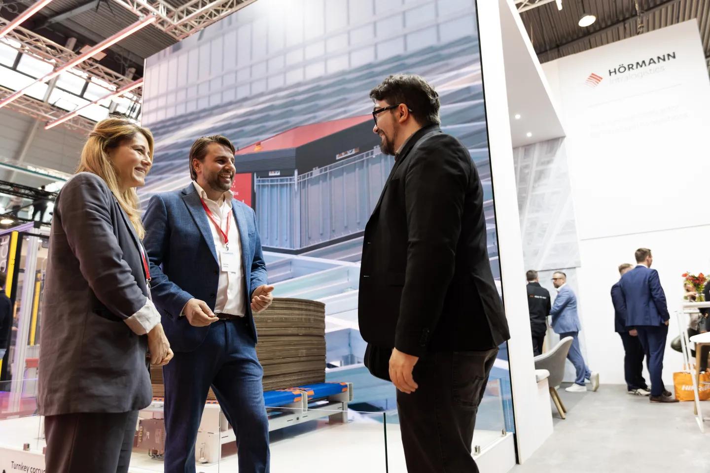 Gruppenfoto LED Wand