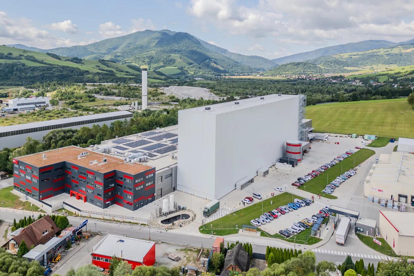 The completed large and small parts warehouse for heat pumps in Istebné, Slovakia