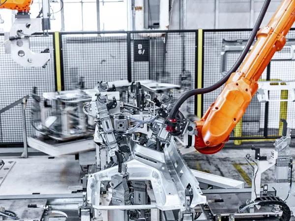HÖRMANN Intralogistics - Reference Services Industrial Services